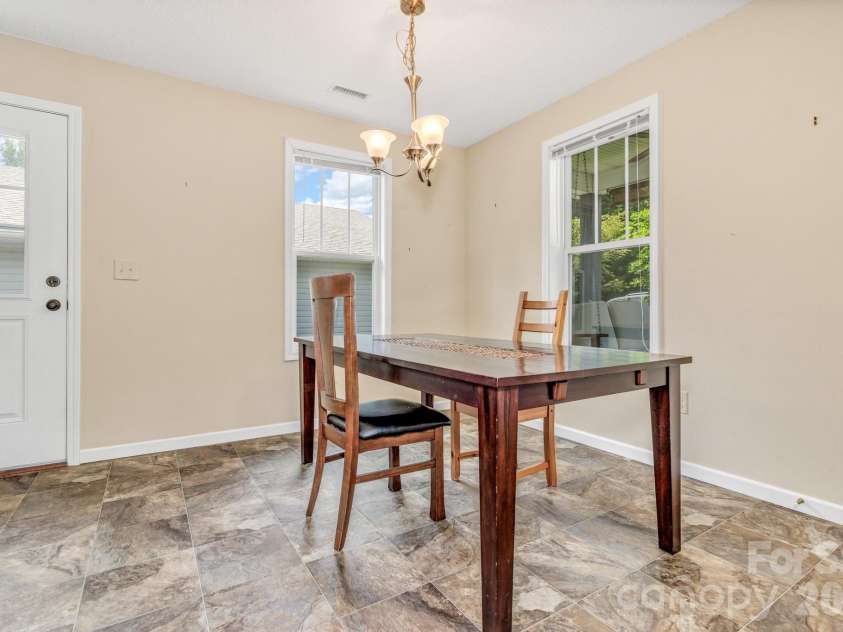 4 Mckinley Avenue, Asheville, NC 28803.  MLS# CAR4332599, YatesRealty ID 27069. Dining room
