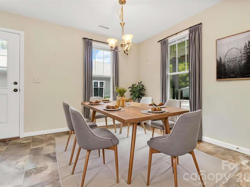 4 Mckinley Avenue, Asheville, NC 28803.  MLS# CAR4332599, YatesRealty ID 27069. Virtually staged dining room