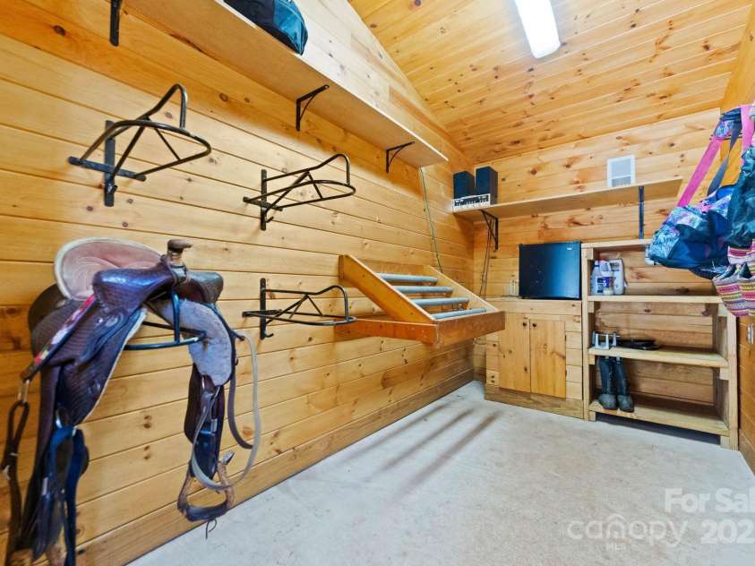 1363 John Cline Court, Lincolnton, NC 28092.  MLS# CAR4238099, YatesRealty ID 2707. 1 tack room