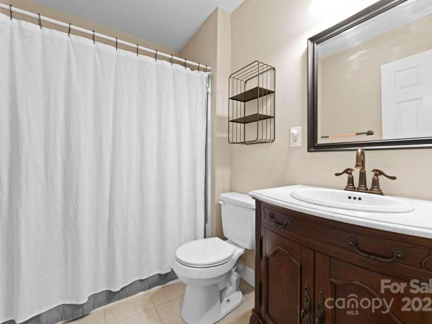 1363 John Cline Court, Lincolnton, NC 28092.  MLS# CAR4238099, YatesRealty ID 2707. Full bath upstairs