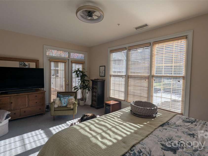 91 Glenview Lane, Maggie Valley, NC 28751.  MLS# CAR4312571, YatesRealty ID 2707. Primary Suite