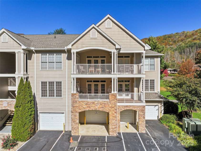 91 Glenview Lane, Maggie Valley, NC 28751.  MLS# CAR4312571, YatesRealty ID 2707. Unit is the entire second floor in view
