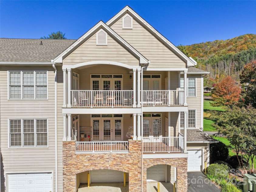 91 Glenview Lane, Maggie Valley, NC 28751.  MLS# CAR4312571, YatesRealty ID 2707. Unit on 2nd floor