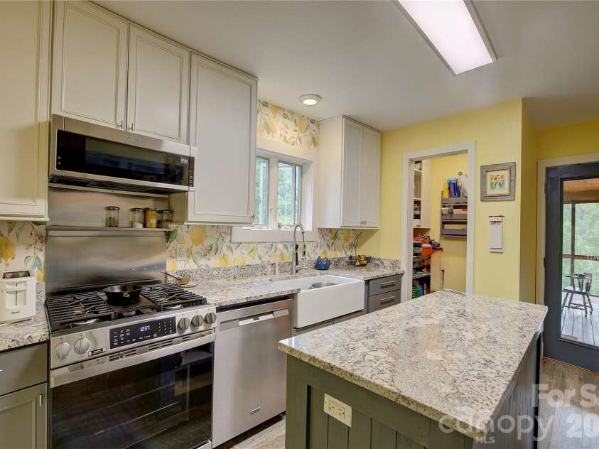 2825 Harrell Hill Road, Bakersville, NC 28705.  MLS# CAR4396417, YatesRealty ID 27070. Extremely Functional