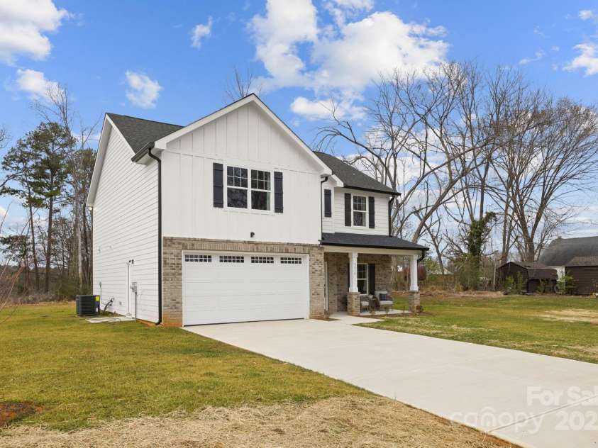 5319 Carden Drive, Charlotte, NC 28227.  MLS# CAR4196419, YatesRealty ID 27070. Primary bedroom