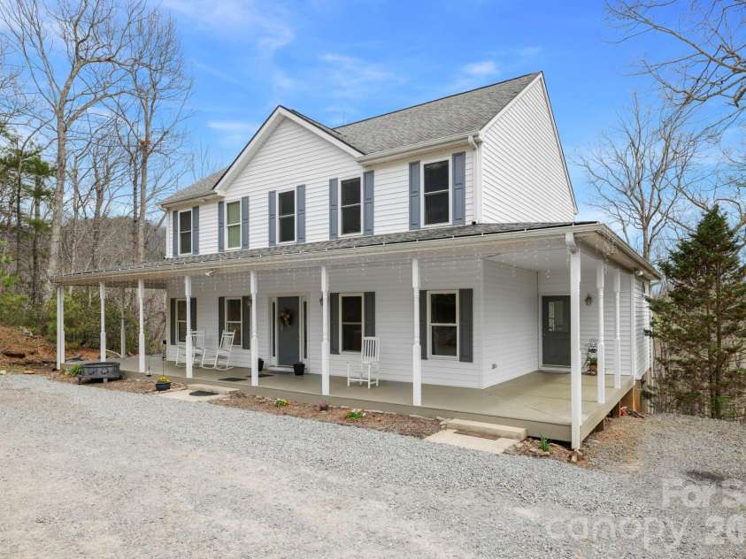 11 Starlight Drive, Black Mountain, NC 28711.  MLS# CAR4357278, YatesRealty ID 27071. 