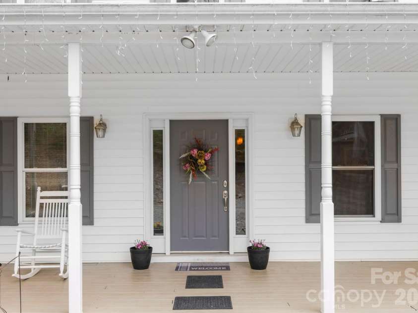 11 Starlight Drive, Black Mountain, NC 28711.  MLS# CAR4357278, YatesRealty ID 27071. 