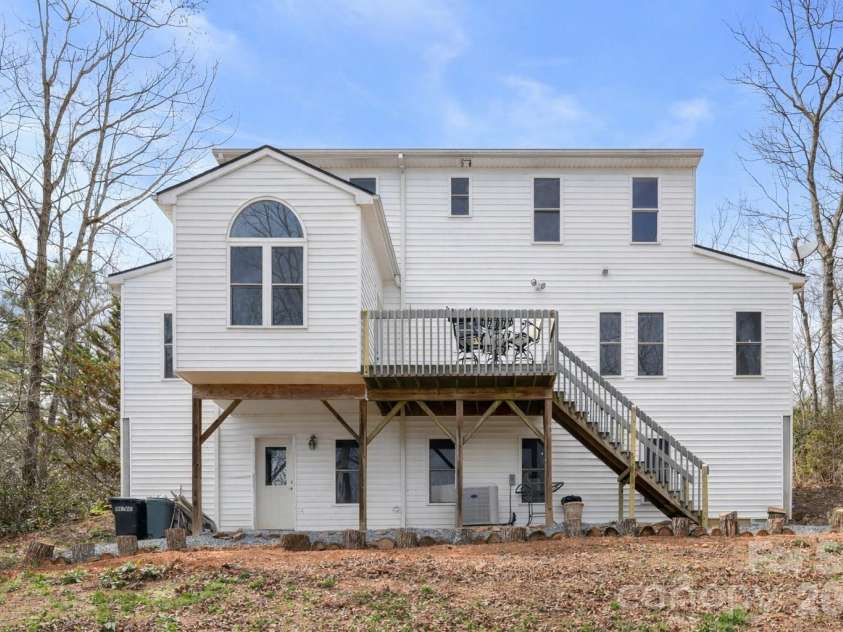 11 Starlight Drive, Black Mountain, NC 28711.  MLS# CAR4357278, YatesRealty ID 27071. 