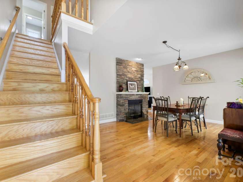 11 Starlight Drive, Black Mountain, NC 28711.  MLS# CAR4357278, YatesRealty ID 27071. 