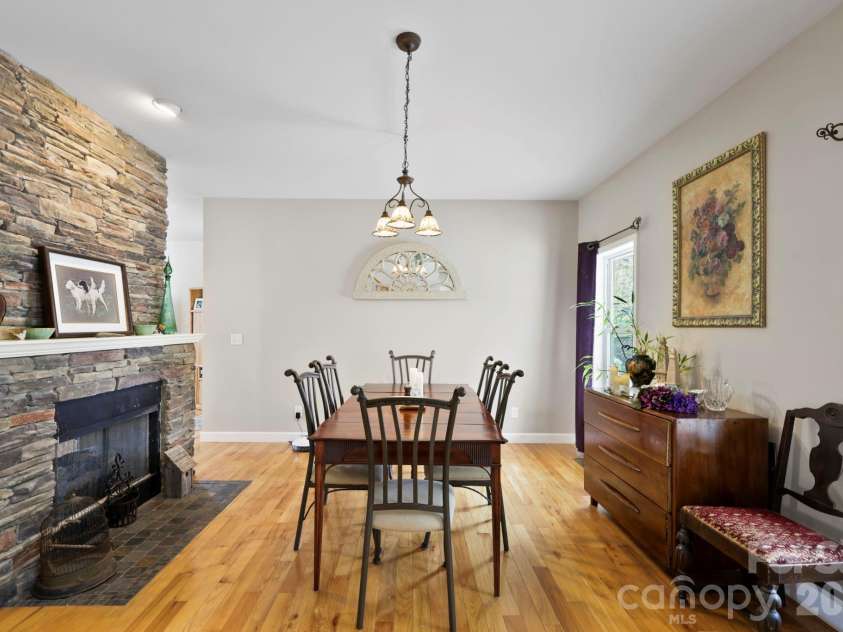 11 Starlight Drive, Black Mountain, NC 28711.  MLS# CAR4357278, YatesRealty ID 27071. 