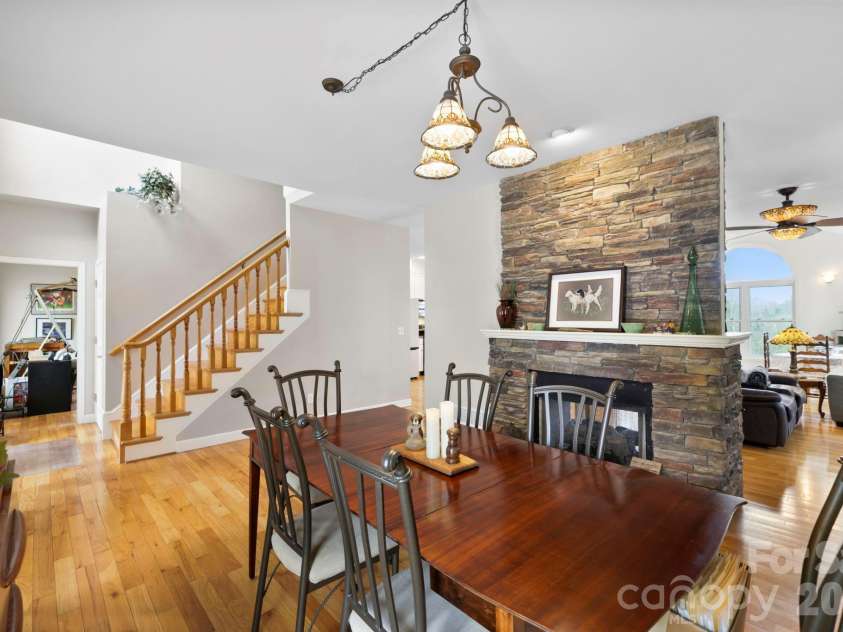 11 Starlight Drive, Black Mountain, NC 28711.  MLS# CAR4357278, YatesRealty ID 27071. 