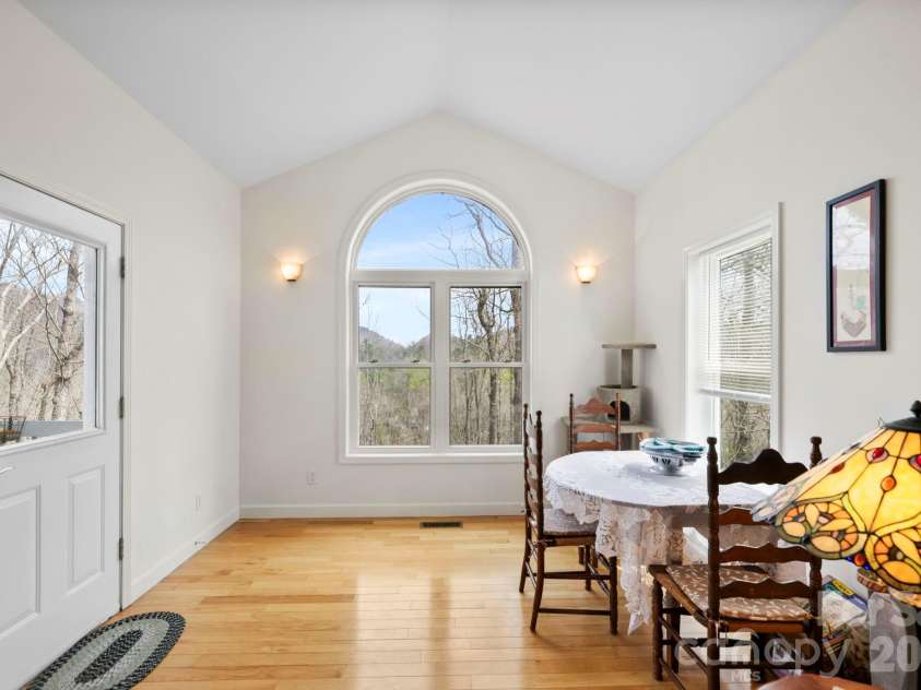 11 Starlight Drive, Black Mountain, NC 28711.  MLS# CAR4357278, YatesRealty ID 27071. 