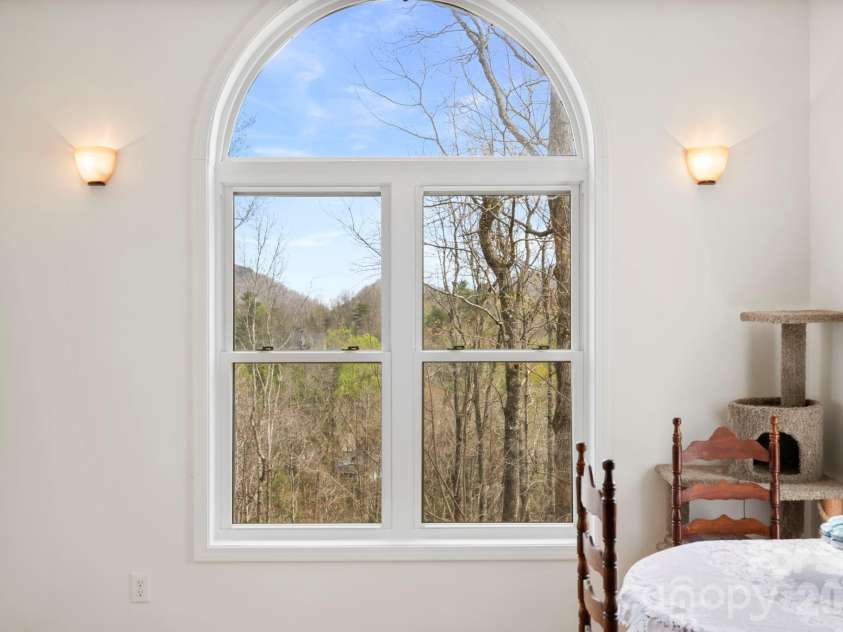 11 Starlight Drive, Black Mountain, NC 28711.  MLS# CAR4357278, YatesRealty ID 27071. 