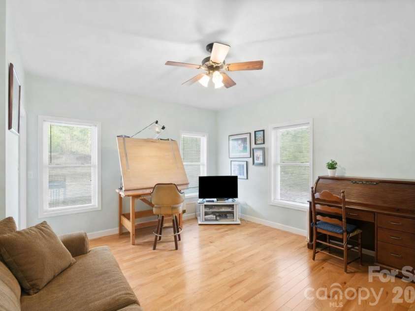 11 Starlight Drive, Black Mountain, NC 28711.  MLS# CAR4357278, YatesRealty ID 27071. 
