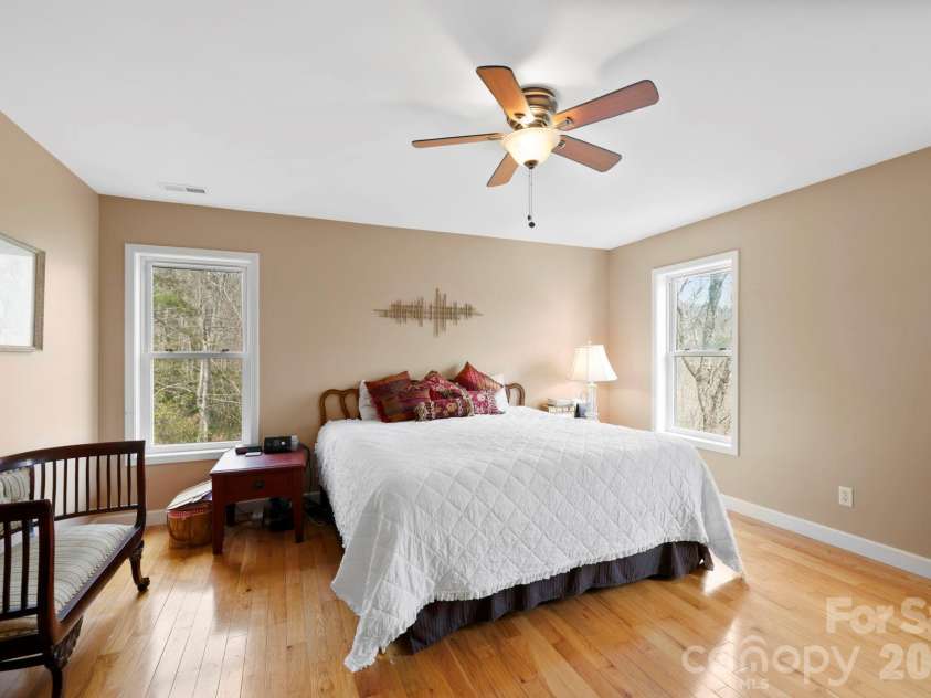 11 Starlight Drive, Black Mountain, NC 28711.  MLS# CAR4357278, YatesRealty ID 27071. 