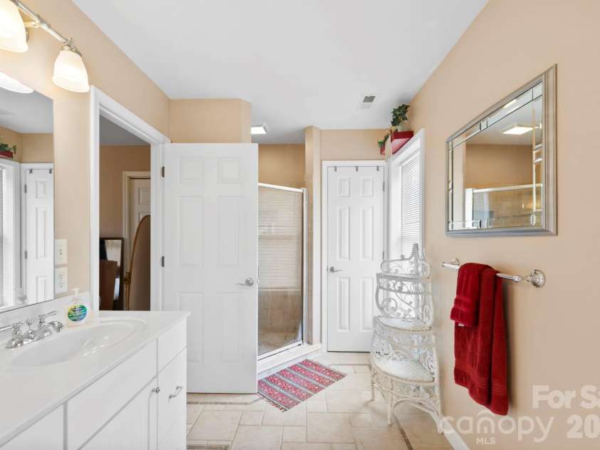 11 Starlight Drive, Black Mountain, NC 28711.  MLS# CAR4357278, YatesRealty ID 27071. 