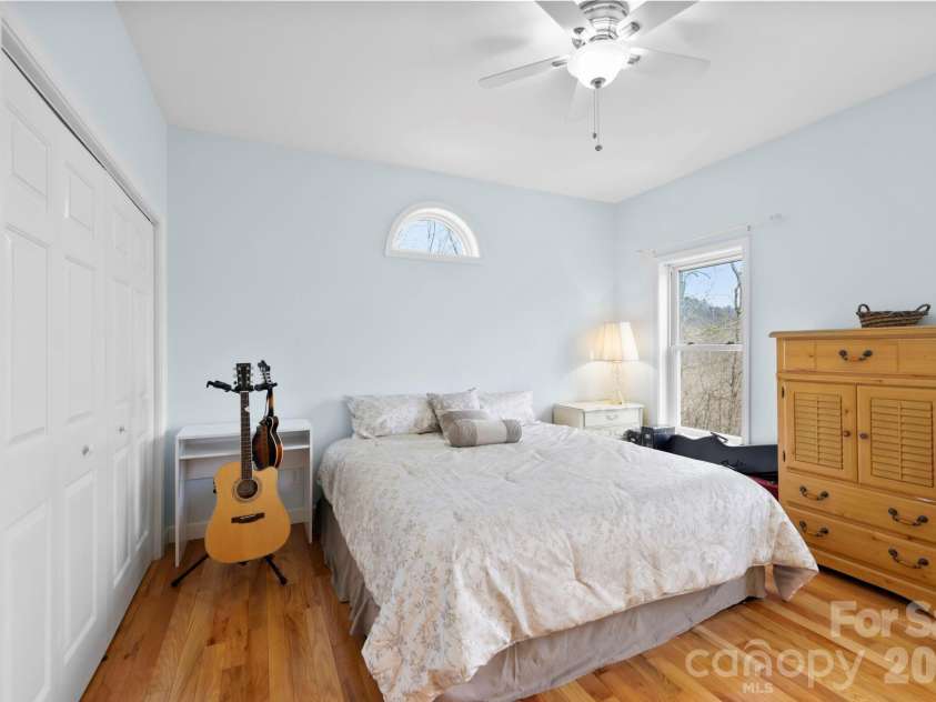 11 Starlight Drive, Black Mountain, NC 28711.  MLS# CAR4357278, YatesRealty ID 27071. 