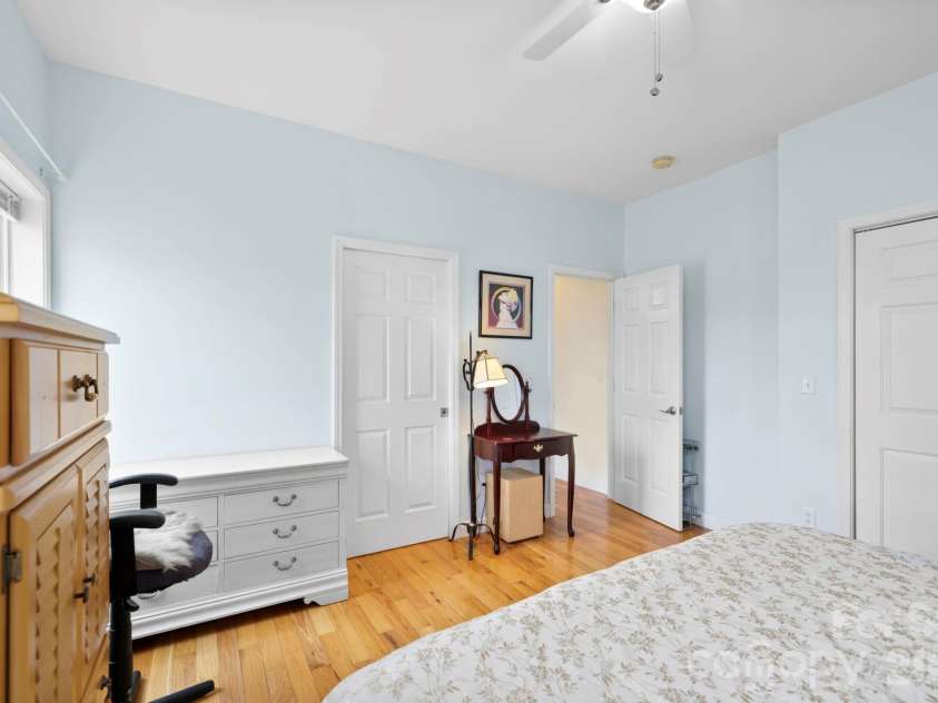 11 Starlight Drive, Black Mountain, NC 28711.  MLS# CAR4357278, YatesRealty ID 27071. 