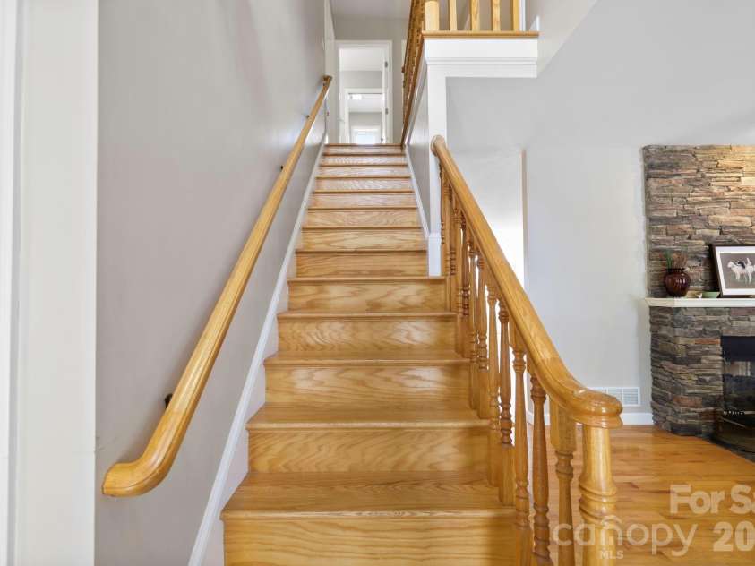11 Starlight Drive, Black Mountain, NC 28711.  MLS# CAR4357278, YatesRealty ID 27071. 