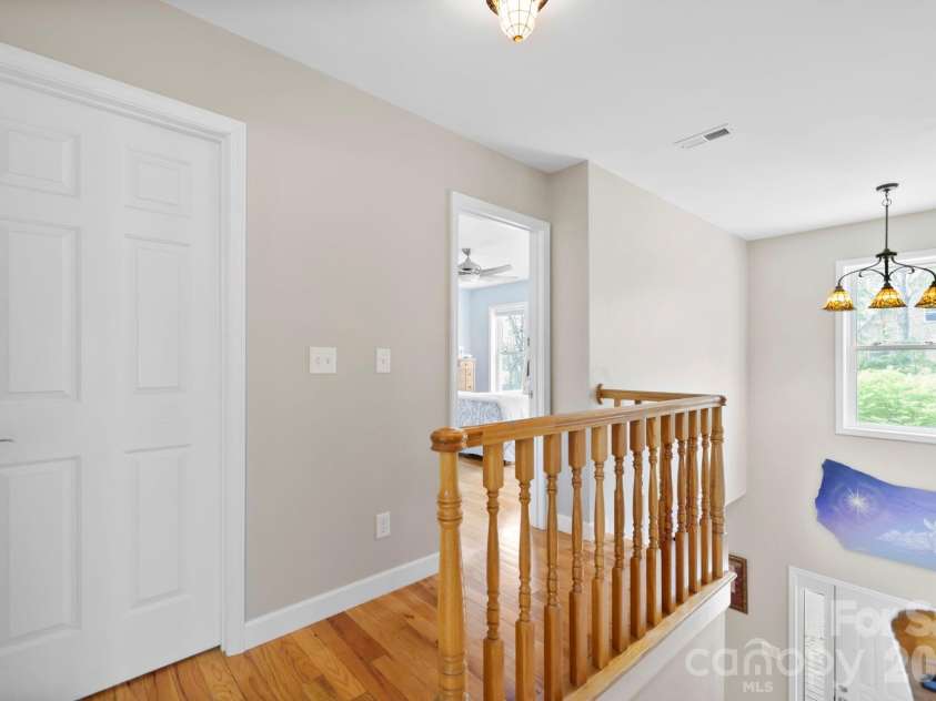 11 Starlight Drive, Black Mountain, NC 28711.  MLS# CAR4357278, YatesRealty ID 27071. 