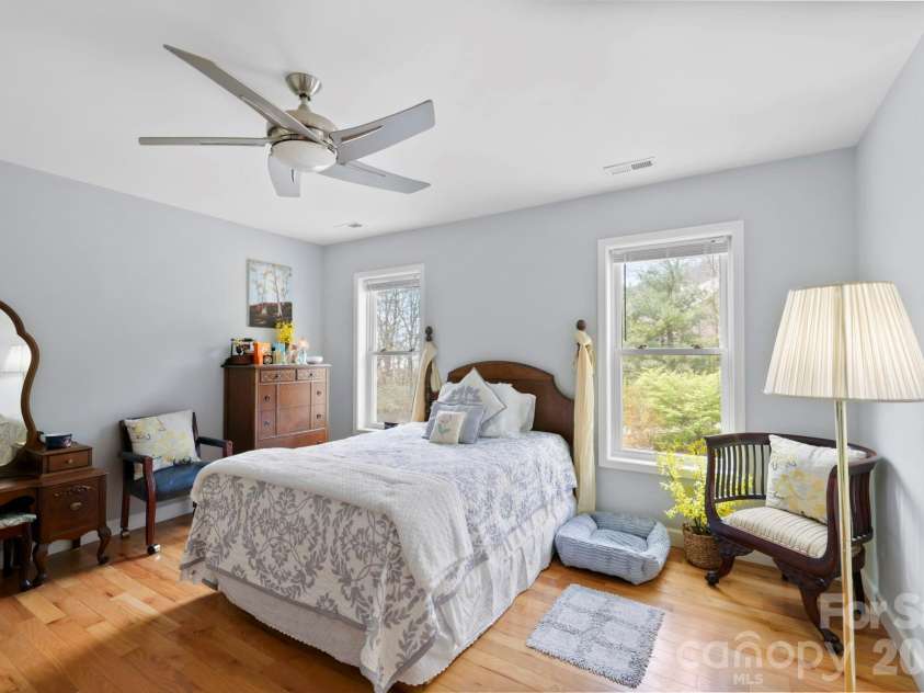 11 Starlight Drive, Black Mountain, NC 28711.  MLS# CAR4357278, YatesRealty ID 27071. 