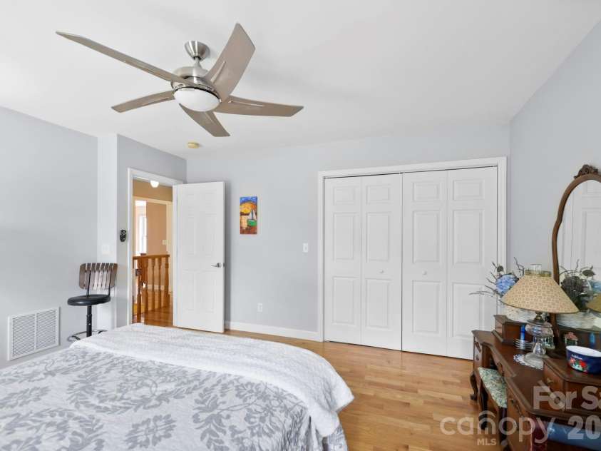 11 Starlight Drive, Black Mountain, NC 28711.  MLS# CAR4357278, YatesRealty ID 27071. 