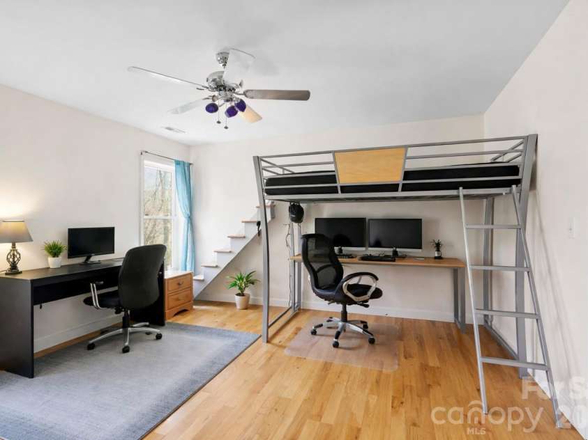 11 Starlight Drive, Black Mountain, NC 28711.  MLS# CAR4357278, YatesRealty ID 27071. 