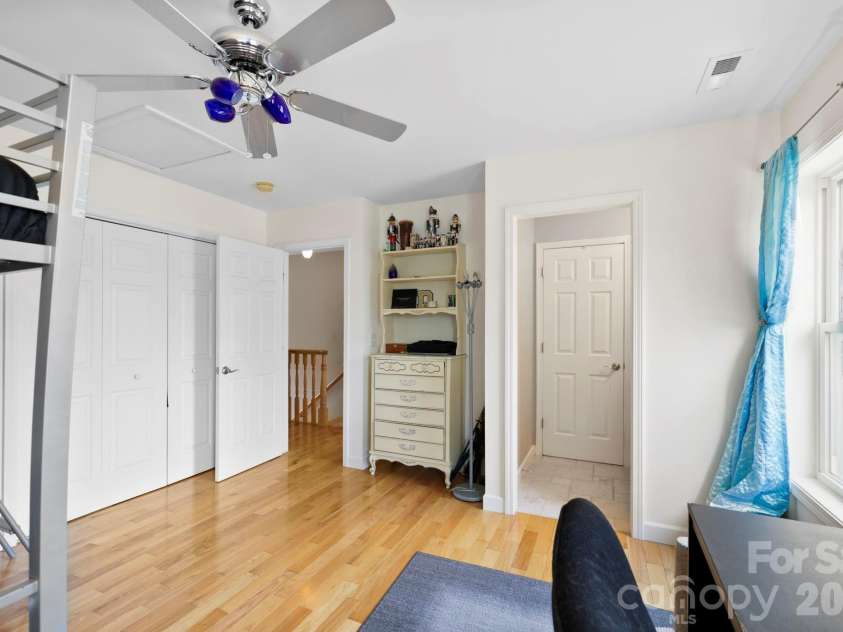 11 Starlight Drive, Black Mountain, NC 28711.  MLS# CAR4357278, YatesRealty ID 27071. 