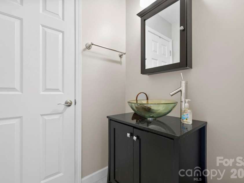 11 Starlight Drive, Black Mountain, NC 28711.  MLS# CAR4357278, YatesRealty ID 27071. 