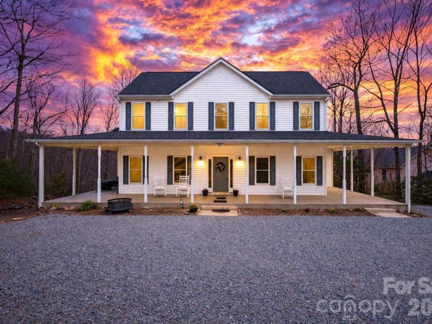 11 Starlight Drive, Black Mountain, NC 28711.  MLS# CAR4357278, YatesRealty ID 27071. 
