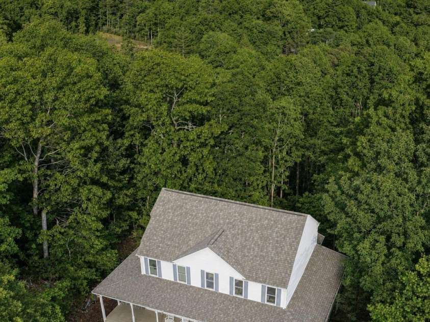11 Starlight Drive, Black Mountain, NC 28711.  MLS# CAR4357278, YatesRealty ID 27071. 