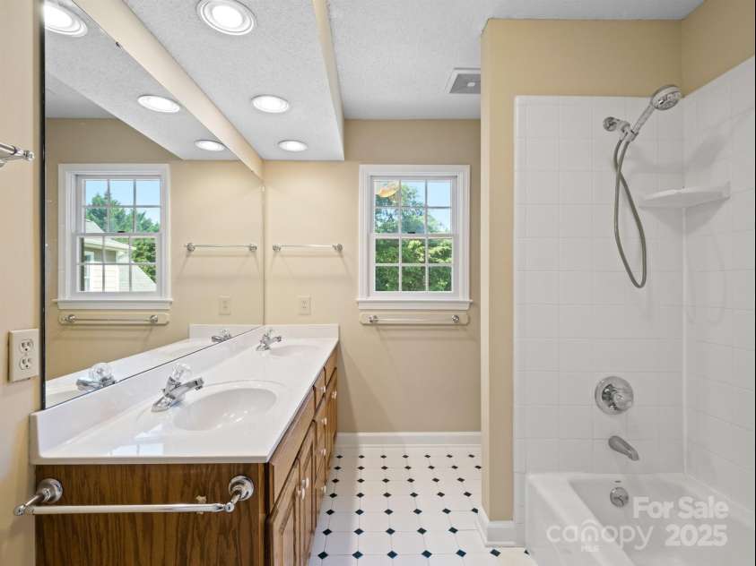 4628 Dovefield Lane, Kannapolis, NC 28081.  MLS# CAR4256683, YatesRealty ID 27071. 