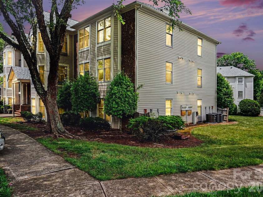 6223 Rosecroft Drive, Charlotte, NC 28215.  MLS# CAR4387819, YatesRealty ID 27072. 