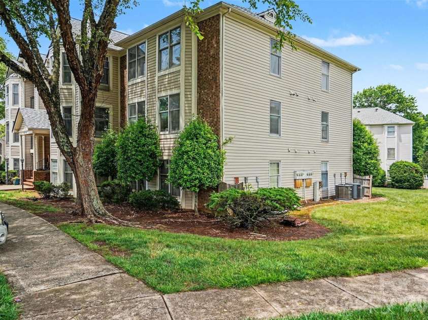 6223 Rosecroft Drive, Charlotte, NC 28215.  MLS# CAR4387819, YatesRealty ID 27072. 
