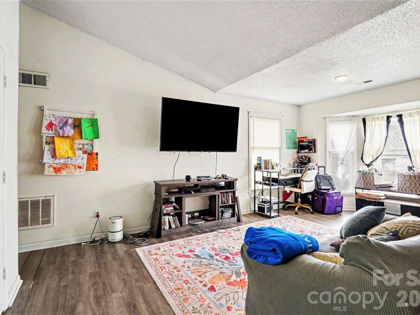 6223 Rosecroft Drive, Charlotte, NC 28215.  MLS# CAR4387819, YatesRealty ID 27072. 