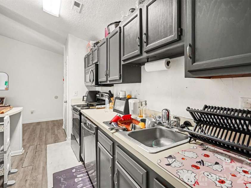 6223 Rosecroft Drive, Charlotte, NC 28215.  MLS# CAR4387819, YatesRealty ID 27072. 