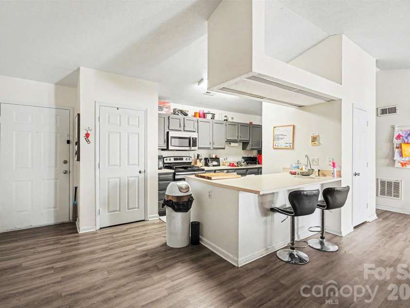 6223 Rosecroft Drive, Charlotte, NC 28215.  MLS# CAR4387819, YatesRealty ID 27072. 