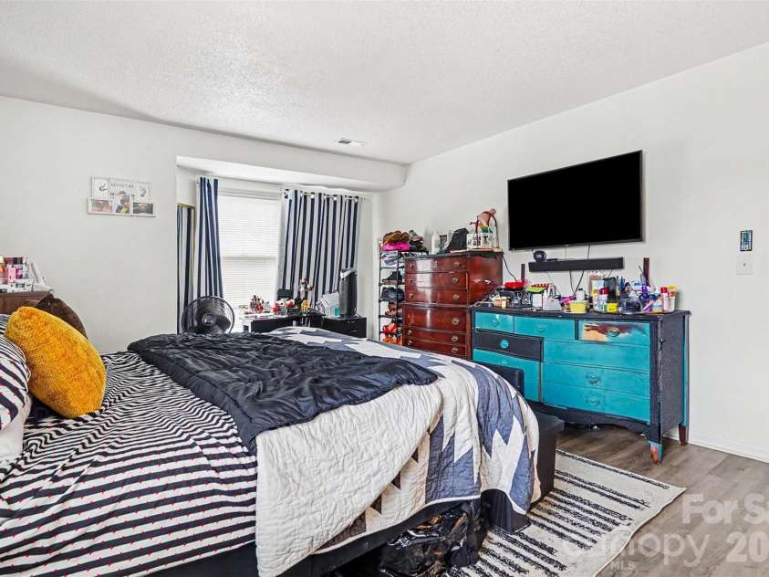 6223 Rosecroft Drive, Charlotte, NC 28215.  MLS# CAR4387819, YatesRealty ID 27072. 