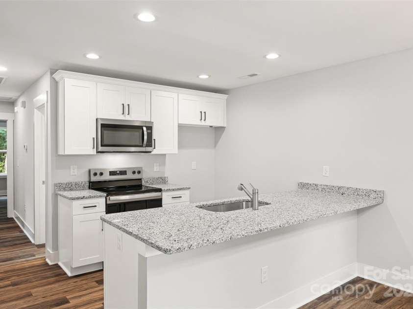 1747 Summit Avenue, Lancaster, SC 29720.  MLS# CAR4280328, YatesRealty ID 27074. Beautiful light and bright kitchen