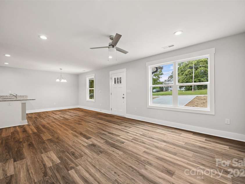 1747 Summit Avenue, Lancaster, SC 29720.  MLS# CAR4280328, YatesRealty ID 27074. Dining Space