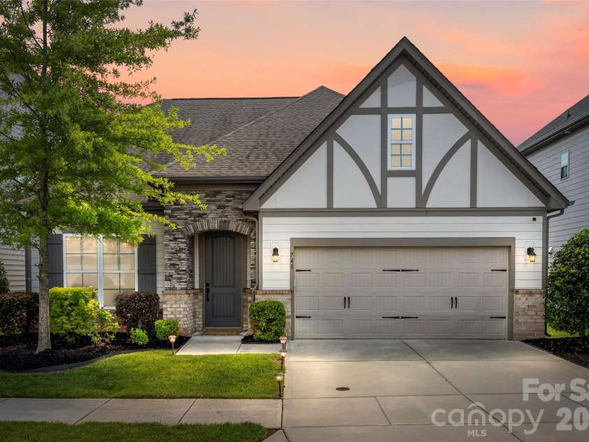 748 Garrett Green Way, Fort Mill, SC 29715.  MLS# CAR4378100, YatesRealty ID 27074. 