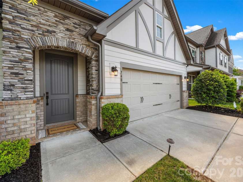 748 Garrett Green Way, Fort Mill, SC 29715.  MLS# CAR4378100, YatesRealty ID 27074. 