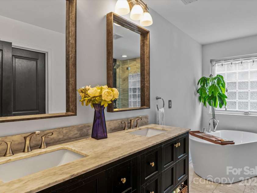 14127 Northridge Drive, Charlotte, NC 28269.  MLS# CAR4280367, YatesRealty ID 27075. 