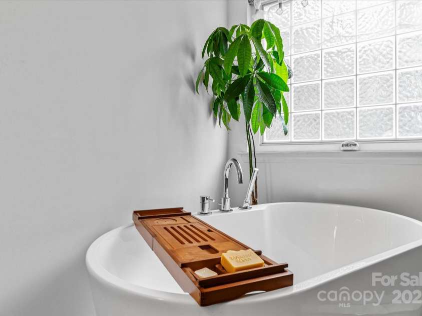 14127 Northridge Drive, Charlotte, NC 28269.  MLS# CAR4280367, YatesRealty ID 27075. 