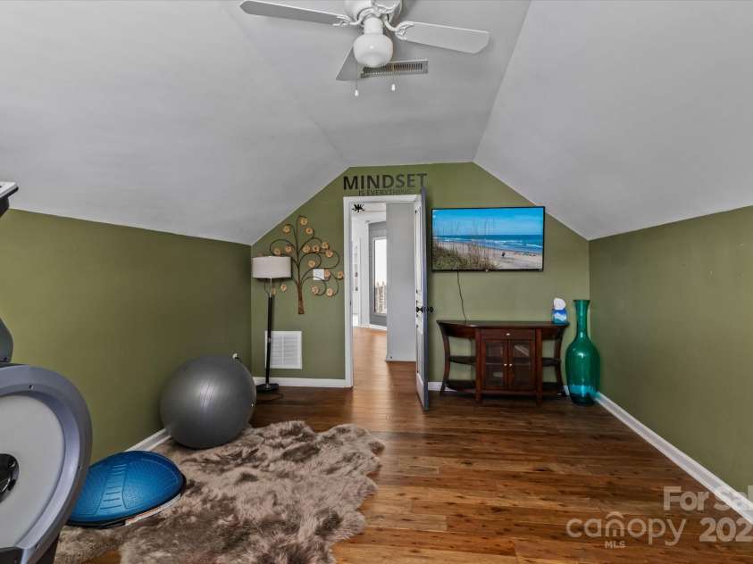 14127 Northridge Drive, Charlotte, NC 28269.  MLS# CAR4280367, YatesRealty ID 27075. 