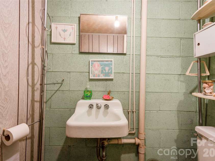 713 Pleasant Drive, Shelby, NC 28152.  MLS# CAR4355579, YatesRealty ID 27076. Basement Half Bath