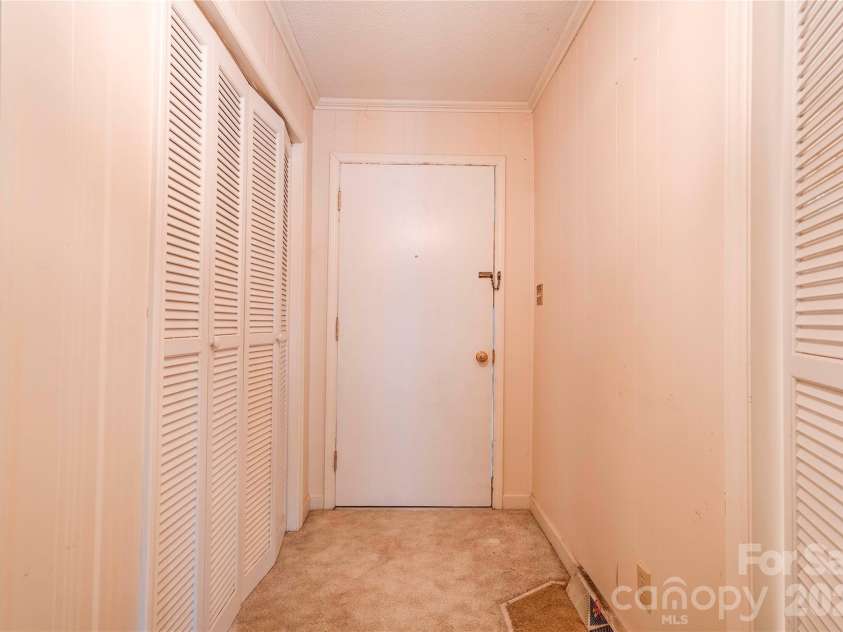 713 Pleasant Drive, Shelby, NC 28152.  MLS# CAR4355579, YatesRealty ID 27076. Foyer