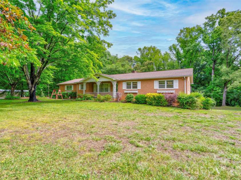 713 Pleasant Drive, Shelby, NC 28152.  MLS# CAR4355579, YatesRealty ID 27076. Fron