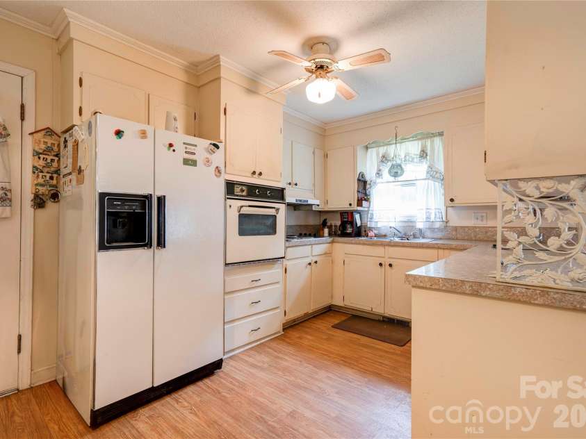 713 Pleasant Drive, Shelby, NC 28152.  MLS# CAR4355579, YatesRealty ID 27076. Kitchen