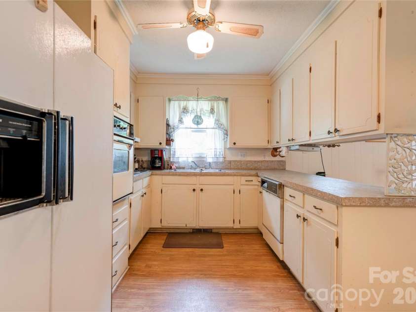 713 Pleasant Drive, Shelby, NC 28152.  MLS# CAR4355579, YatesRealty ID 27076. Kitchen